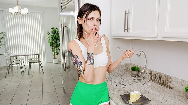 Милаха Angel Windell с тугой пиздой отдалась сводному брату