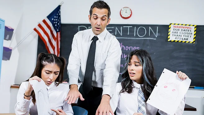 Сексуальные студентки вдвоем отдались преподу на столе