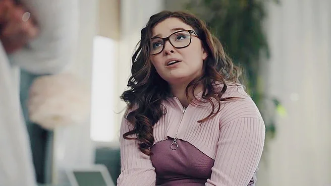 Отчим остановил время, чтобы дать в рот молодой суке